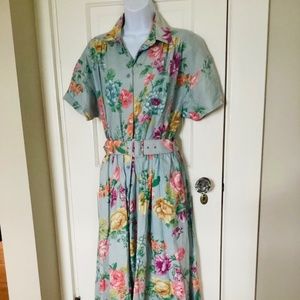 Vintage Petite 6 floral short sleeve belted midi length full skirt  side pockets